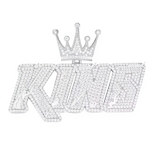 Pendentif de mode en argent 925 avec micro-incrustation de moissanite et zircon, taille brillant rond, motif couronne royale - Product Image 1