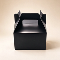 Boîtes à poignées en carton noir avec logo personnalisé en relief, emballage alimentaire de qualité alimentaire, boîtes à biscuits avec poignées
