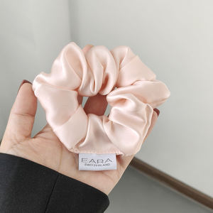 Élastique à cheveux en soie de mûrier 100% pure, couleur unie, avec logo brodé personnalisé PT40172 - Product Image 2