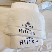 Drap de bain grande taille super doux avec logo style dobby ensemble de serviettes de bain en coton blanc pour la salle de bain
