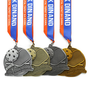 Médailles de pickleball en émail frappé à chaud, 4 couleurs, en alliage de zinc, logo de raquette en relief 3D, médaille sportive personnalisée en métal pour les compétitions - Product Image 1