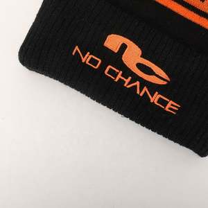 Gorro de punto con logotipo bordado personalizado, venta al por mayor, gorro de esquí cálido para invierno, gorro teñido de alta calidad OEM liso acrílico 100% Unisex - Product Image 3