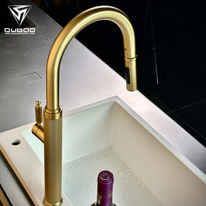 <span class=keywords><strong>Robinet</strong></span> <span class=keywords><strong>de</strong></span> cuisine moderne <span class=keywords><strong>de</strong></span> haute qualité à poignée unique en acier inoxydable brossé doré avec pulvérisateur d'eau chaude et froide - Product Image 4