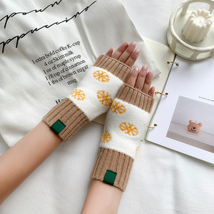 Gants d'hiver unisexes Patchwork Snowflake Jacquard Gants demi-doigts tricotés avec écran tactile Mitaines avec étiquette décorative - Product Image 2