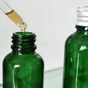 Entrega Rápida, Botellas de Vidrio Esmerilado <span class=keywords><strong>Verde</strong></span> Recargables para Aceites Esenciales, Gotero de Bambú, Tamaños de 5ml y 100ml, Superficie Grabada - Product Image 6
