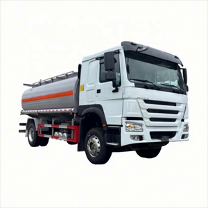 Camión Cisterna Sinotruck HOWO de 10000L/10CBM/2500 Galones para Transporte de Combustible Diésel - Product Image 1