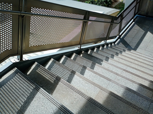 Rampe de sécurité commerciale standard en aluminium pour les infrastructures publiques et la construction, avec une conception structurelle fiable - Product Image 6