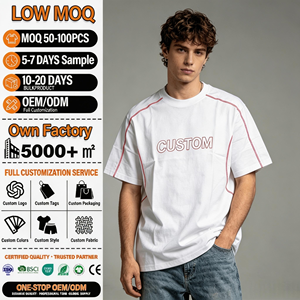 T-shirt blanc personnalisé pour homme, manches courtes, coupe oversize, surpiqûres rouges contrastantes, motif lettres imprimées, col rond, style décontracté - Product Image 1