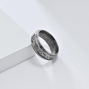 Anillo de Acero de Titanio con Letras Vikingas Nórdicas Vintage, en Plata Antigua, Oro y Negro, Joyería Unisex para Regalo - Product Image 4