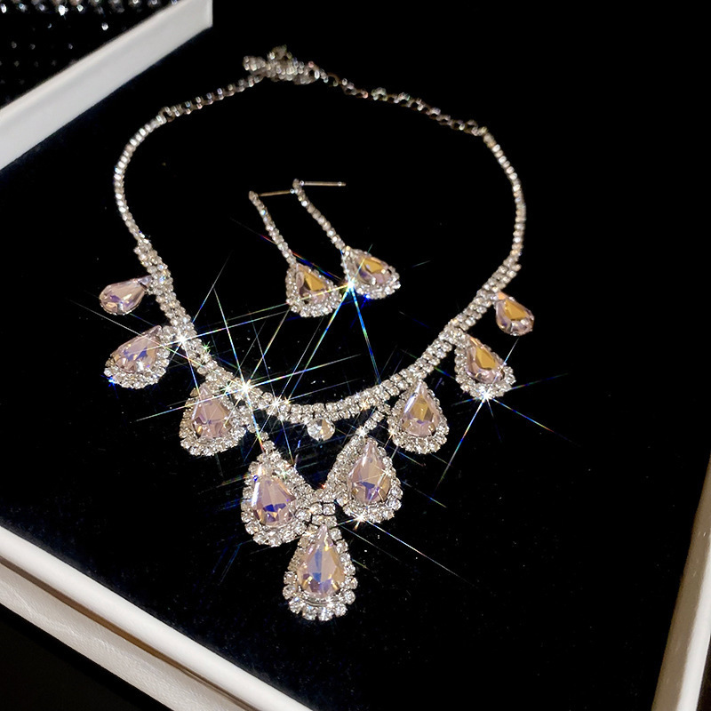Ensemble collier et boucles d'oreilles goutte d'eau en argent 132 pièces