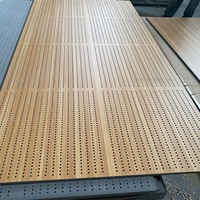 Hochwertige Akustikpaneele aus Holzverbundwerkstoff mit perforierten Löchern für Tonstudios, Hörsäle und Konferenzräume