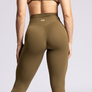 Leggings de yoga personnalisés pour femmes, sans couture frontale, dos plat, effet galbant en V, taille haute, finition mate, en nylon et élasthanne, pour le sport et l'entraînement - Product Image 3