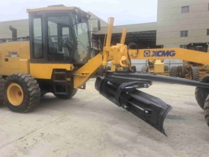 Niveleuse à moteur fiable GR2153 de Chine avec pompe de translation et sélecteur de vitesses pour engins routiers - Product Image 6