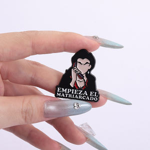 เข็มกลัดโลหะเคลือบรูปละครอาชญากรรมแบบสเปนชุดทีวีเข็มกลัดรูปตัวละครตราสัญลักษณ์ของขวัญสำหรับเพื่อนขายส่ง - Product Image 4