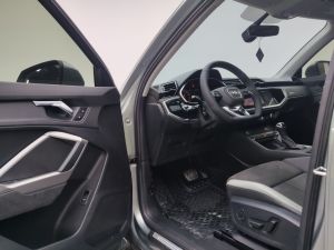 Agente Esclusivo Richiesto: Auto Usata 2023 Audi Q3 35 TFSI 1.4T 7DCT FWD con Sedili in Pelle, Tetto Panoramico, Telecamera Posteriore - Direttamente dalla Fabbrica - Product Image 4