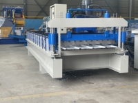 Machine automatique de formage de tôles trapézoïdales pour la production de tuiles de toiture