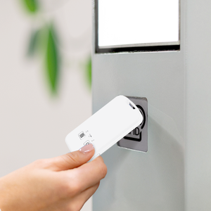 Theo Dõi Cá Nhân 4G Gnss Tracker <span class=keywords><strong>GPS</strong></span> BLE Đèn Hiệu Nhân Viên Nhân Viên Tên Kỹ Thuật Số Phù Hiệu Con Người Iốt Theo Dõi Các Thiết Bị Với Thẻ Sim - Product Image 1