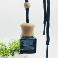 Vente en gros de 8ml diffuseur de désodorisant vide givré noir bouteille de parfum suspendue pour voiture avec bouchon en bois