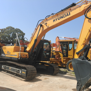Excavadora de cadenas usada Hyundai 220lc-9s original de 22 toneladas con motor, caja de cambios, bomba y PLC - Venta en stock - Product Image 1