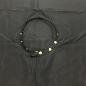 Cape de salon imperméable noire de haute qualité, personnalisable avec des attaches, capes de barbier, cape de coiffure en silicone de luxe - Product Image 2