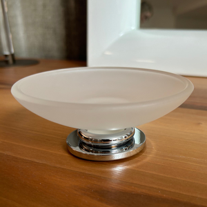 Bandeja de Baño Moderna de Vidrio Esmerilado con Base Cromada Pulida, Versátil para Encimera, Jabonera, Porta Joyas, Organizador Elegante - Product Image 2