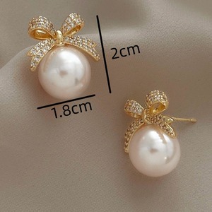 Accessoires de gros élégants: Boucles d'oreilles à nœud aiguille en argent avec diamant et perle pour femme - Product Image 6