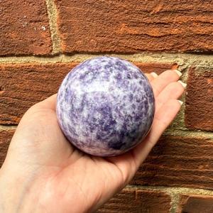 Esfera de Cristal de Mica Lepidolita Púrpura Pulida Natural al por Mayor para Sanación y Decoración del Hogar - Product Image 4