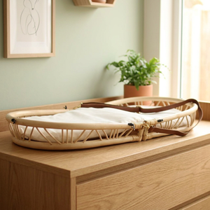 Design pratique, table à langer pliable pour bébé, rotin tissé, avec bracelet en cuir - Product Image 3