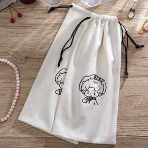 Pochette à bijoux en satin personnalisée, recyclable, avec cordon de serrage et logo imprimé, pour colliers, boucles d'oreilles, perruques, parfums et accessoires pour les yeux pour femmes - Product Image 3