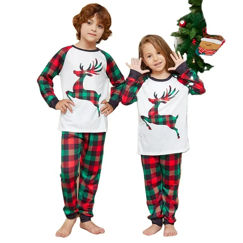Nuevo diseño Casarse Navidad Familia Pijamas Color verde y rojo Leche Algodón Tamaño EE. UU. Ropa