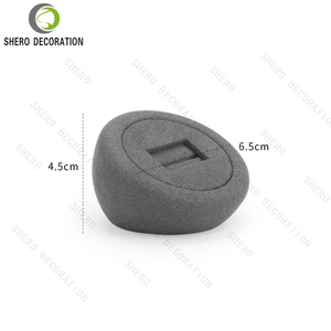 Ensemble de présentoirs pour vitrine de bijouterie haut de gamme, en microfibre grise avec acier inoxydable, taille et matériaux personnalisés - Product Image 3