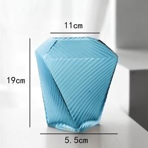 Vase en verre créatif avec un design de tour inclinée givrée - Product Image 3