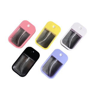 Botella pulverizadora de plástico de 35ml 50ml con forma de tarjeta de crédito para desinfectante de manos, sellada, con soporte de silicona y llavero - Product Image 6