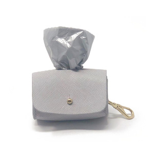 Dispensador de bolsas para excrementos de mascotas de cuero PU personalizado, bolsa de almacenamiento portátil para bolsas de basura para perros al aire libre. - Product Image 1