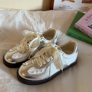 Scarpe da Ginnastica Stile Balletto per Donna, Design con Lacci Argentati e Fiocco in Raso, Sneakers Leggere e Casual - Product Image 2