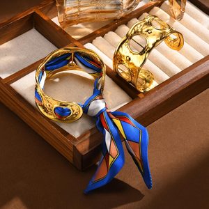 ACEWORKS Brazalete de Acero Inoxidable con Diseño Novedoso, Baño de Oro PVD de 18K, con Zirconia y Engaste de Garras |   Hipoalergénico, Elegante y Único - Product Image 3