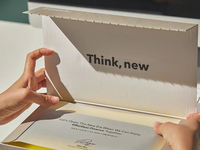 Emballage d'expédition en carton ondulé personnalisé avec bande détachable, impression personnalisée, fermeture autocollante, boîte cadeau avec logo et fermeture éclair