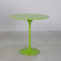 Mesa de té de tulipán de color personalizado, mesa de centro lateral de jardín colorida, mesas y sillas redondas de tulipán con tapa de fibra de vidrio