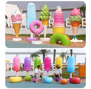 Op maat gemaakte glasvezel snoepsculpturen: lolly's, ijsjes, taart, macarons, snoepstokken voor buitenkerstdecoratie. - Product Image 3