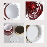 Emballage cosmétique acrylique de luxe 30ml 50ml Pots de crème transparents avec pot intérieur en goutte d'eau rouge Bouchon doré brillant