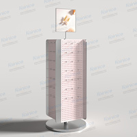 Expositor de metal independiente Kainice con ganchos extraíbles y rotación de 360° para pendientes, collares y joyería en tiendas y boutiques.