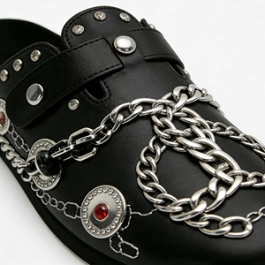 Sabots et mules pour hommes en cuir PU personnalisés |   Mules pour hommes de style <span class=keywords><strong>Birkenstock</strong></span> antidérapantes avec chaîne et boucle décorative, sabots personnalisés pour hommes - Product Image 3