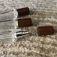 Flacon vaporisateur de parfum en verre transparent de 12 ml avec bouchon en bois, style moderne de luxe, pompe à ouverture facile, échantillon disponible
