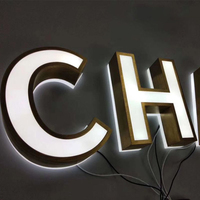 Lettres lumineuses à LED 3D à énergie solaire résistantes aux intempéries pour les centres commerciaux extérieurs, les centres de villégiature et les campus d'entreprise.