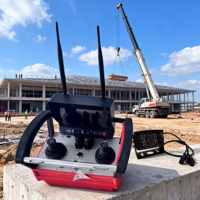 Télécommande sans fil pour grues, équipée d'une fonction de surveillance, pour les opérations de construction dans les zones aveugles