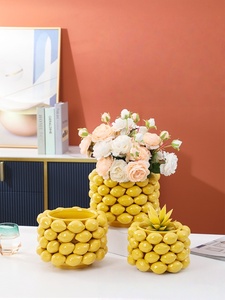 <span class=keywords><strong>Vase</strong></span> de table en céramique de porcelaine de qualité supérieure, simulation citron et fraise, pour la décoration intérieure - pour le salon et la décoration de bureau - Product Image 6
