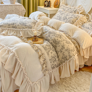 Set Copripiumino Moderno Eco-Friendly in Velluto Corallo con Motivo Floreale Pastorale Francese, Copripiumino con Balze in Pizzo da Principessa e Sottolletto a Balze Stile Fatato - Product Image 3
