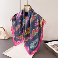 Écharpe carrée en fausse soie personnalisée pour femme, imprimé plumes et coquillages, foulard, écharpe de tête, foulard pour cheveux, petit châle élégant