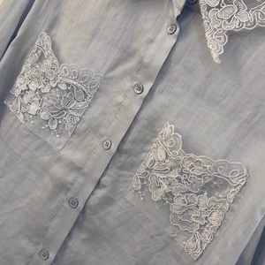 Camicie in Lino di Alta Qualità Stile Primavera Estate 2026 da Donna con Colletto in <span class=keywords><strong>Pizzo</strong></span>, Tasca sul Petto, Patchwork, Vestibilità Ampia, Bianche e <span class=keywords><strong>Blu</strong></span> - Product Image 6