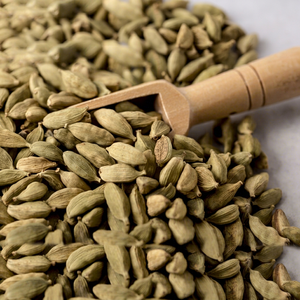 Cardamome verte du Kerala séchée naturellement, 6 mm, arôme intense, épice indienne de qualité supérieure pour l'aromatisation, la pâtisserie et les applications culinaires - Product Image 1
